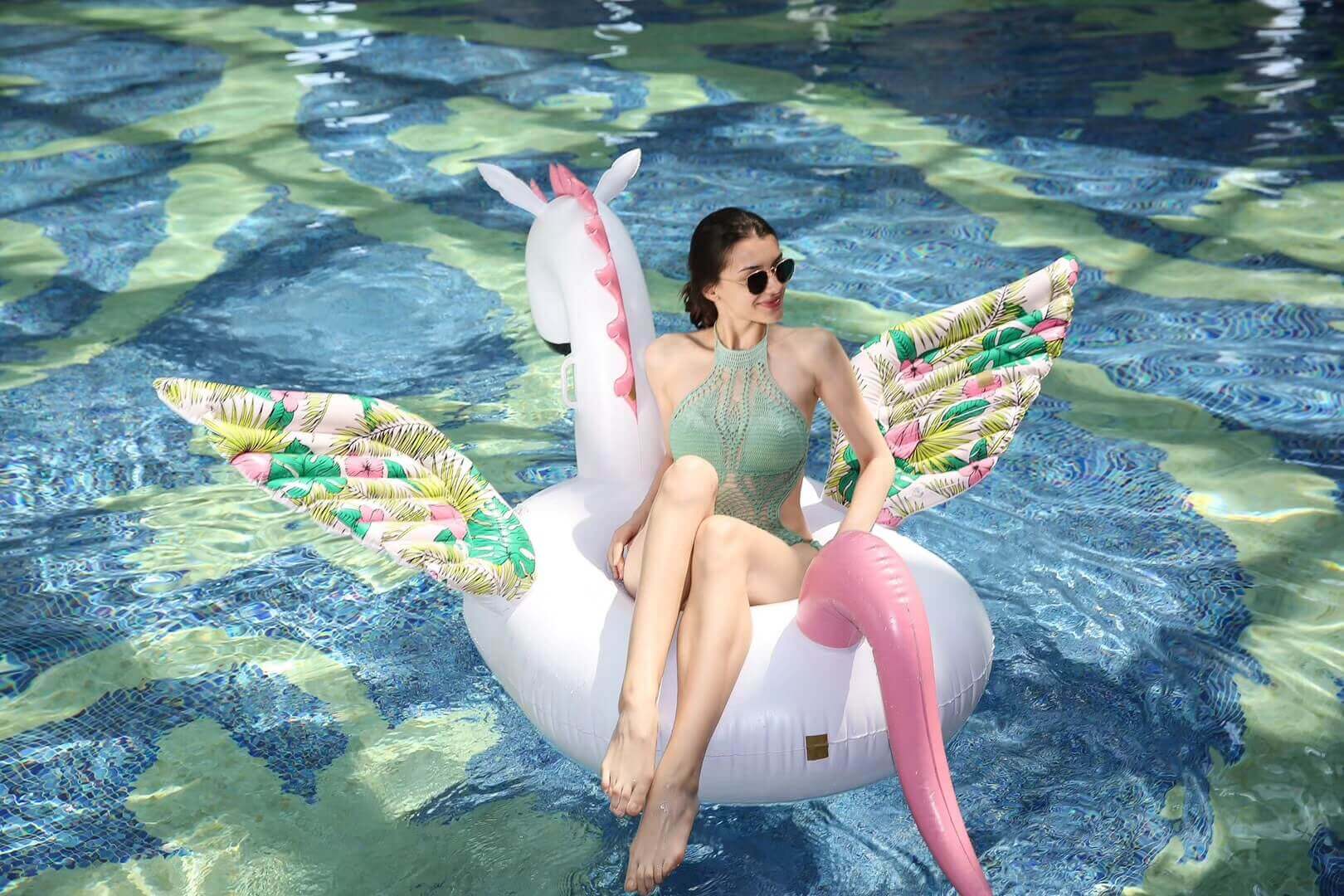 Unicorn-Pool-Float-for-a-Magical-Pool-starwake