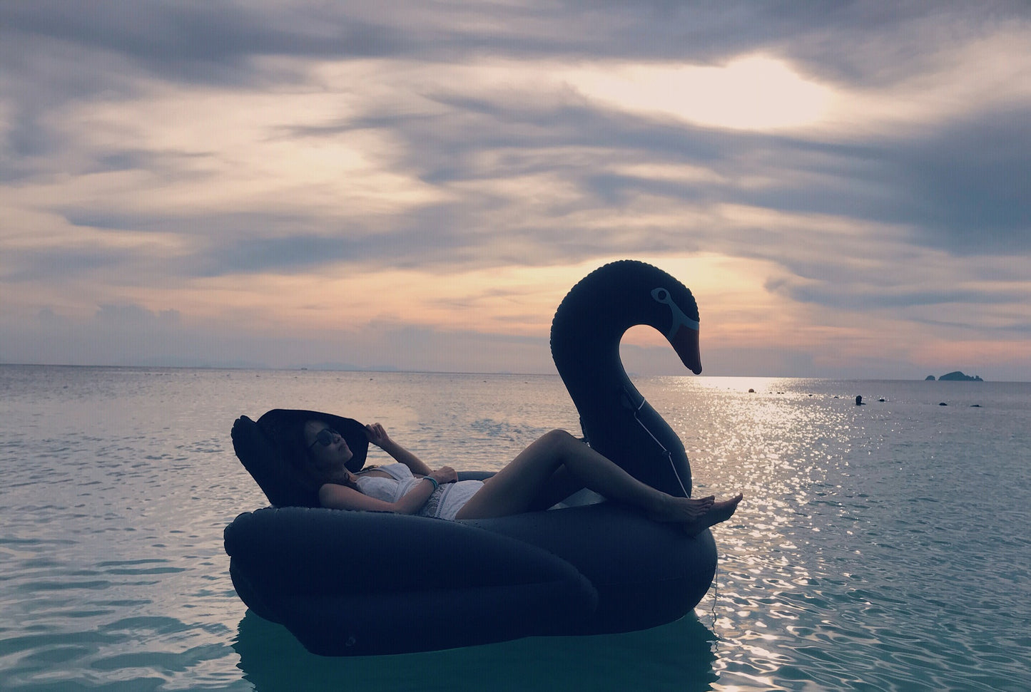 black swan pool float starwake women