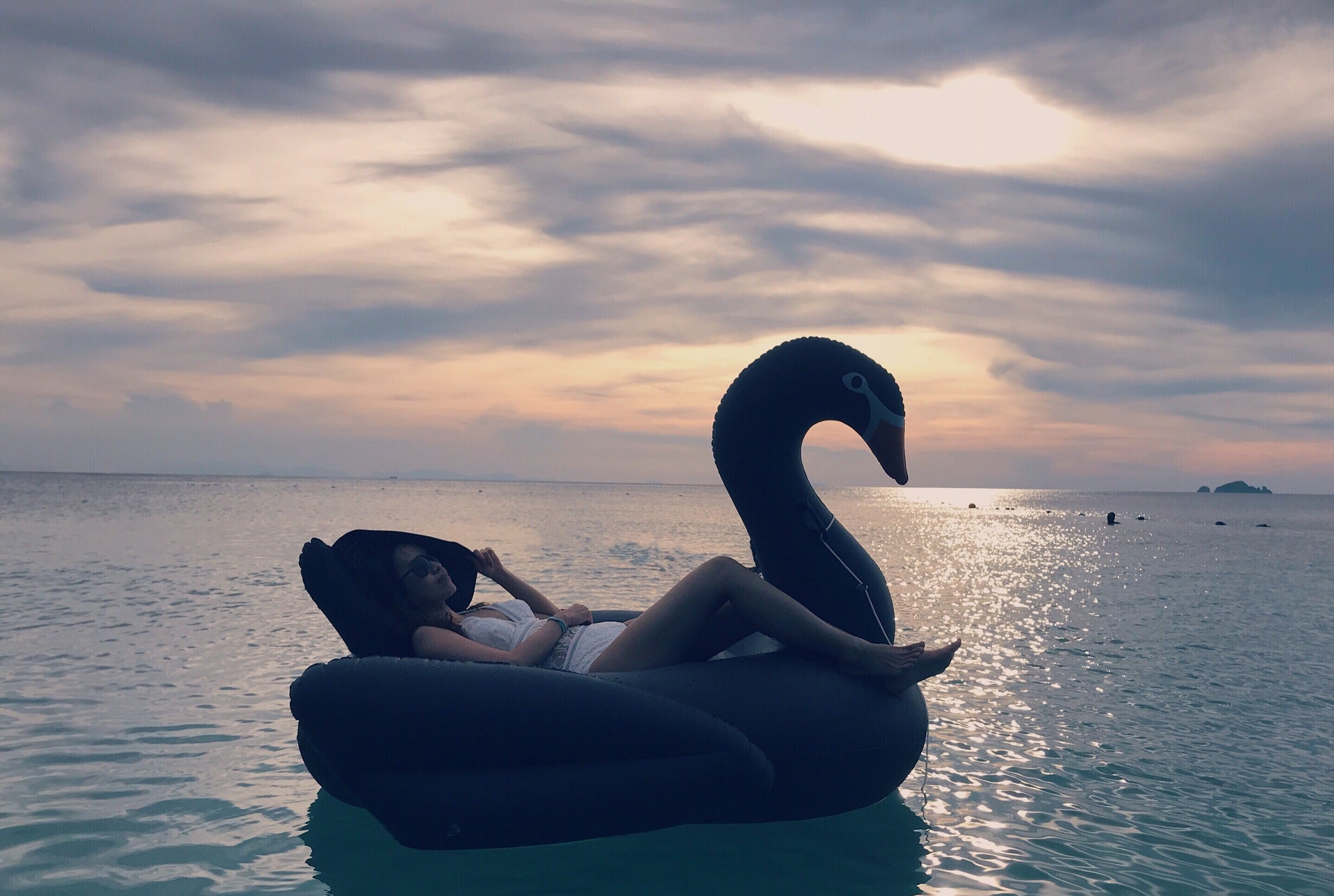black swan pool float starwake women